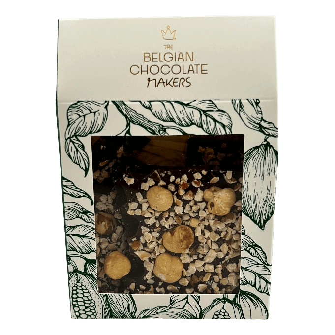 Tavolette spezzate di cioccolato fondente con nocciole