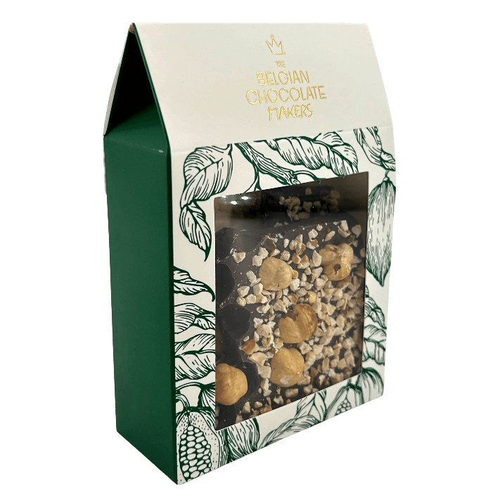 Tavolette spezzate di cioccolato fondente con nocciole