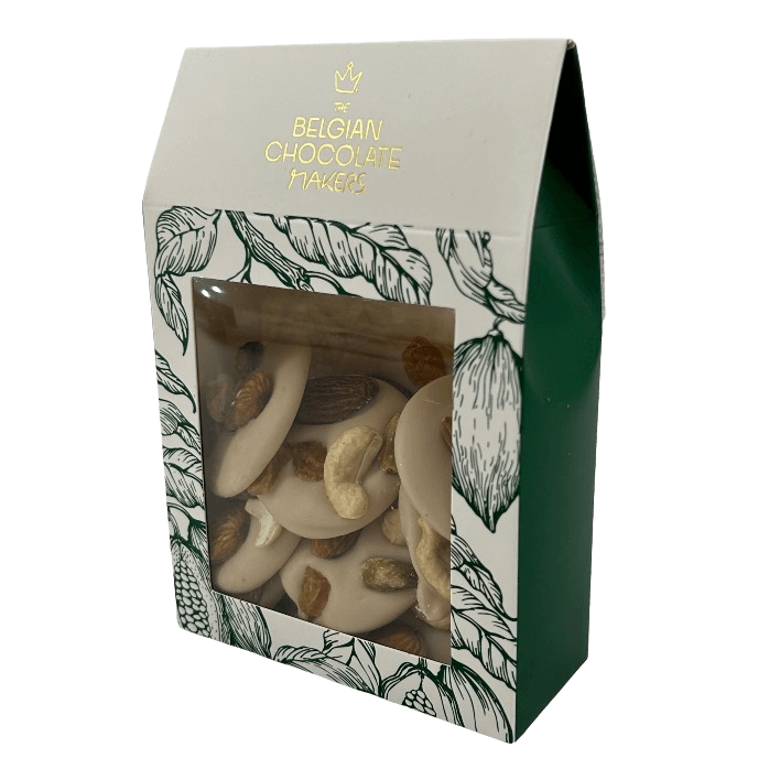 Weiße Schokoladenmendiants mit Pistazien-, Mandel-, Rosinen- und Cashew-Stückchen