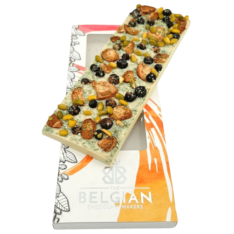 Weiße Fantasie-Schokoladentafel 550 g mit Erdbeer-, Pistazien- und Heidelbeerstückchen