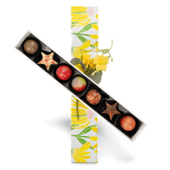 Sunny daisy box of assorted Belgian pralines 105g 5407008478360 The Belgian Chocolate Makers