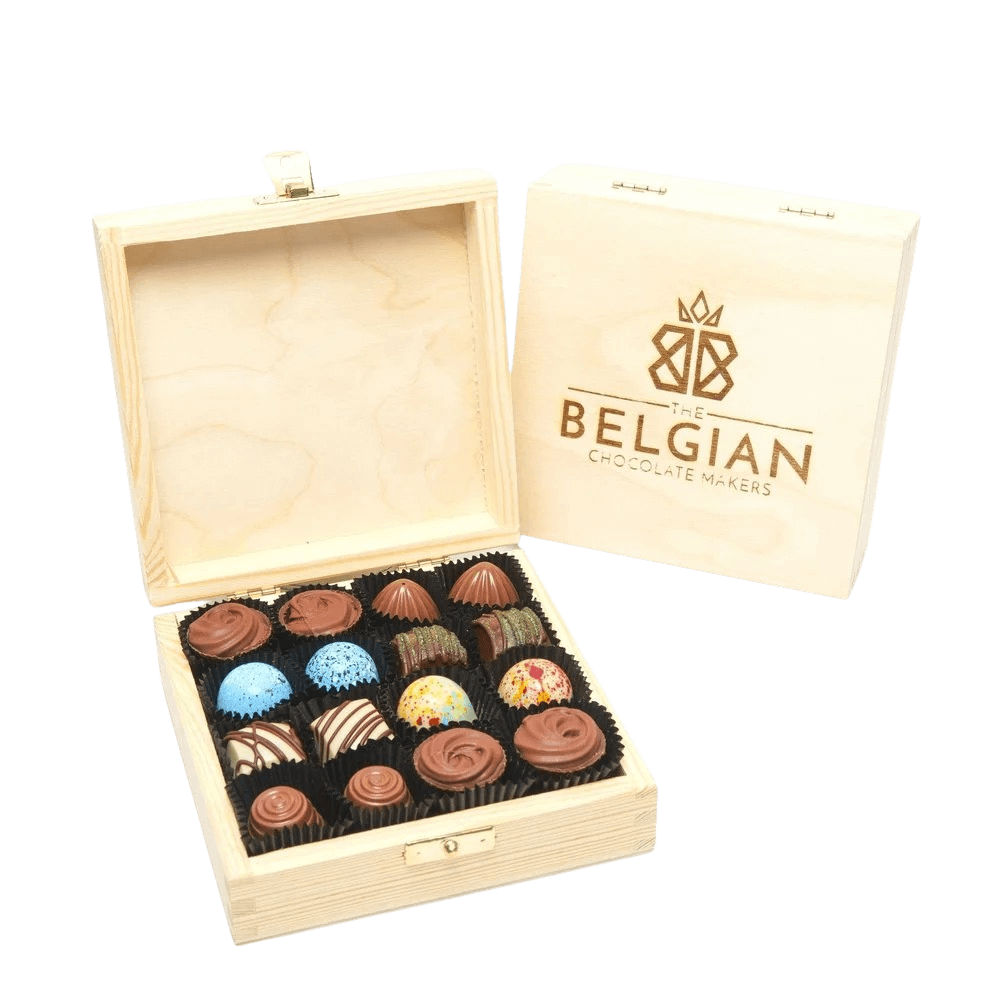 Wooden gift box with 16 pralines 5407008476830 The Belgian Chocolate Makers